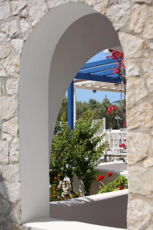 Paros Inn ロガラス エクステリア 写真