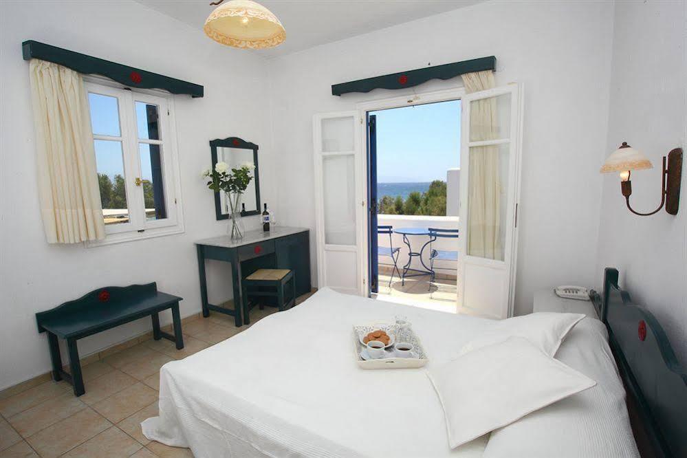 Paros Inn ロガラス エクステリア 写真
